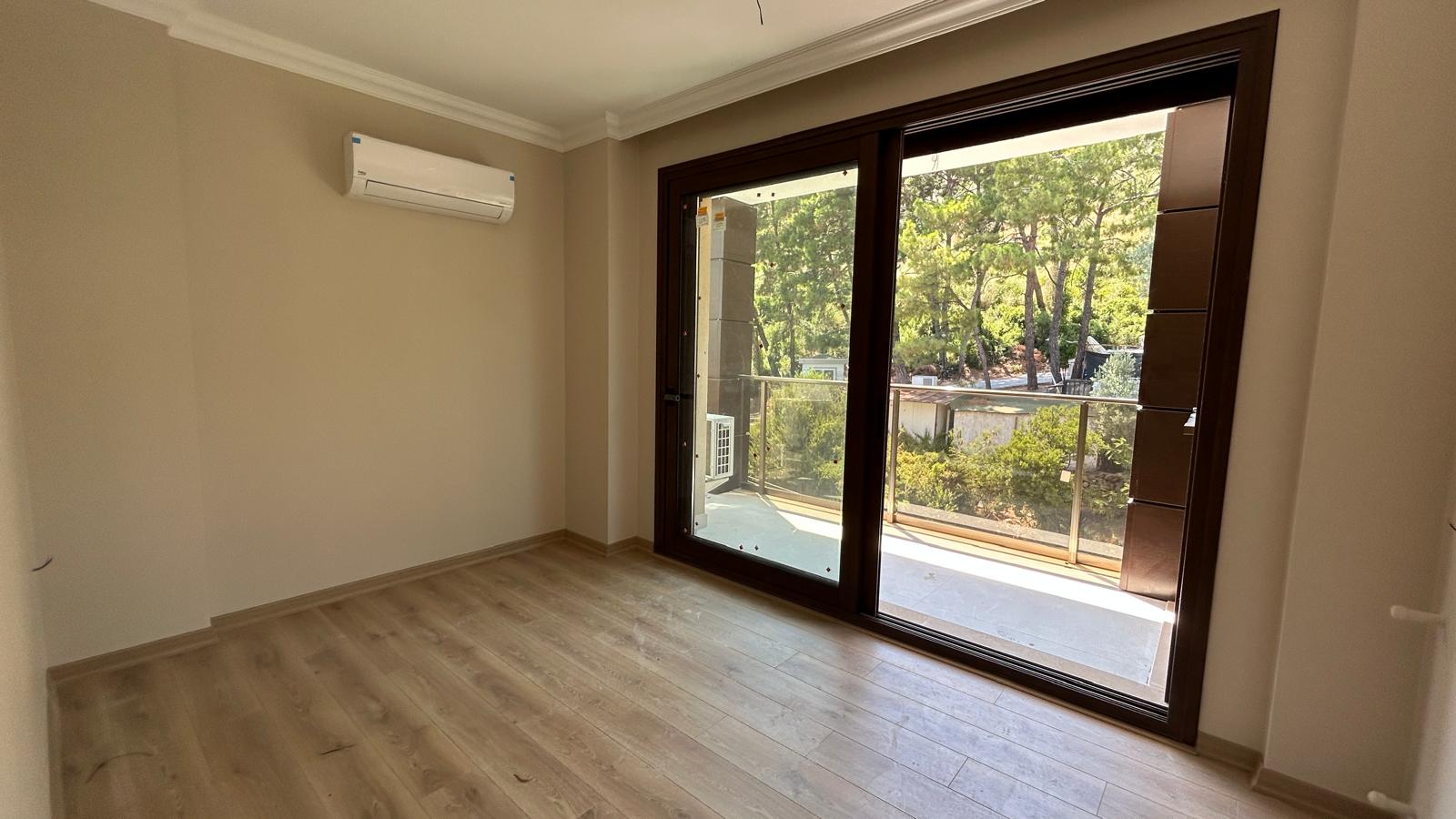 MARMARİS SİTELER BÖLGESİNDE FUL DENİZ MANZARALI 3+1 DÜZ DAİRELER